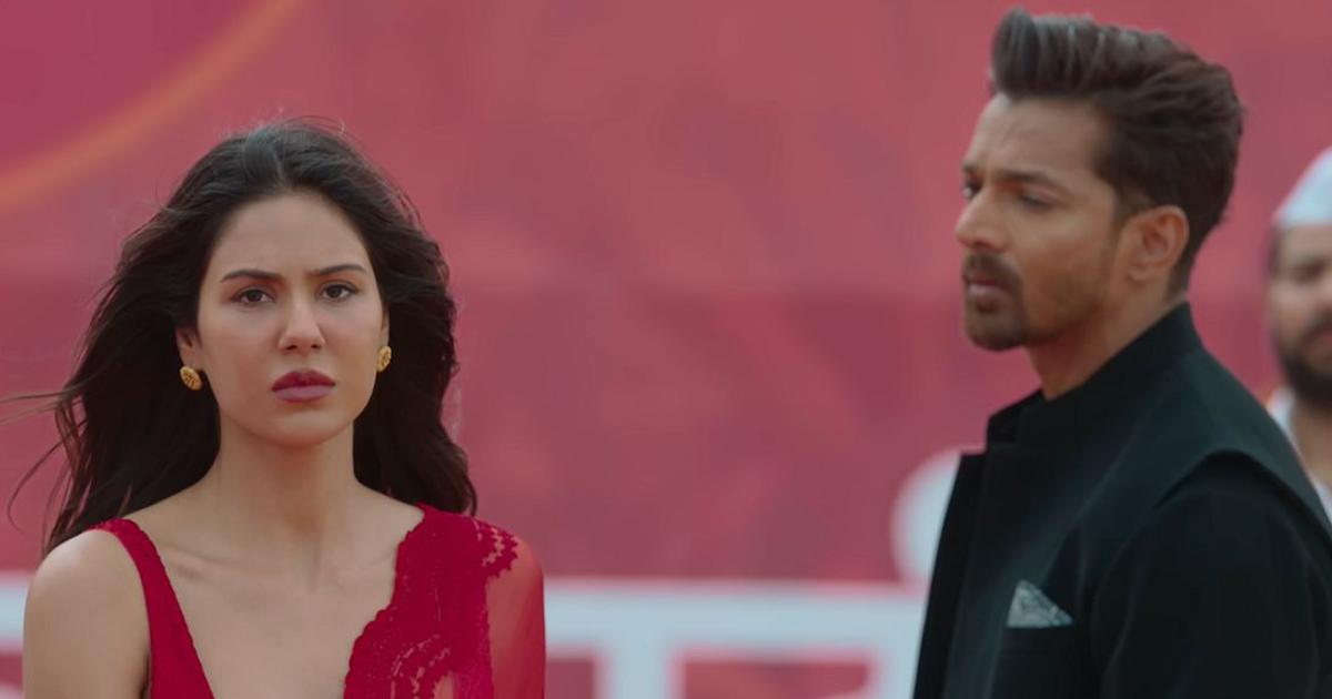 Poster of Ek Deewane Ki Deewaniyat showing intense romance with a dark twist