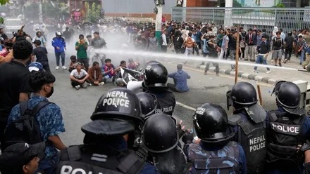 Crowds of Nepali Gen-Z protesters in Simara as police enforce emergency curfew