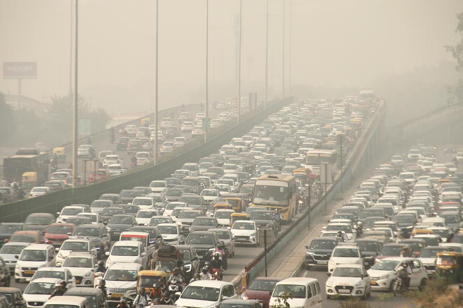 Smog-covered Delhi skyline as government announces 50% office attendance and WFH order