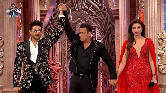 Salman Khan crowns Bigg Boss 19 winner on stage
