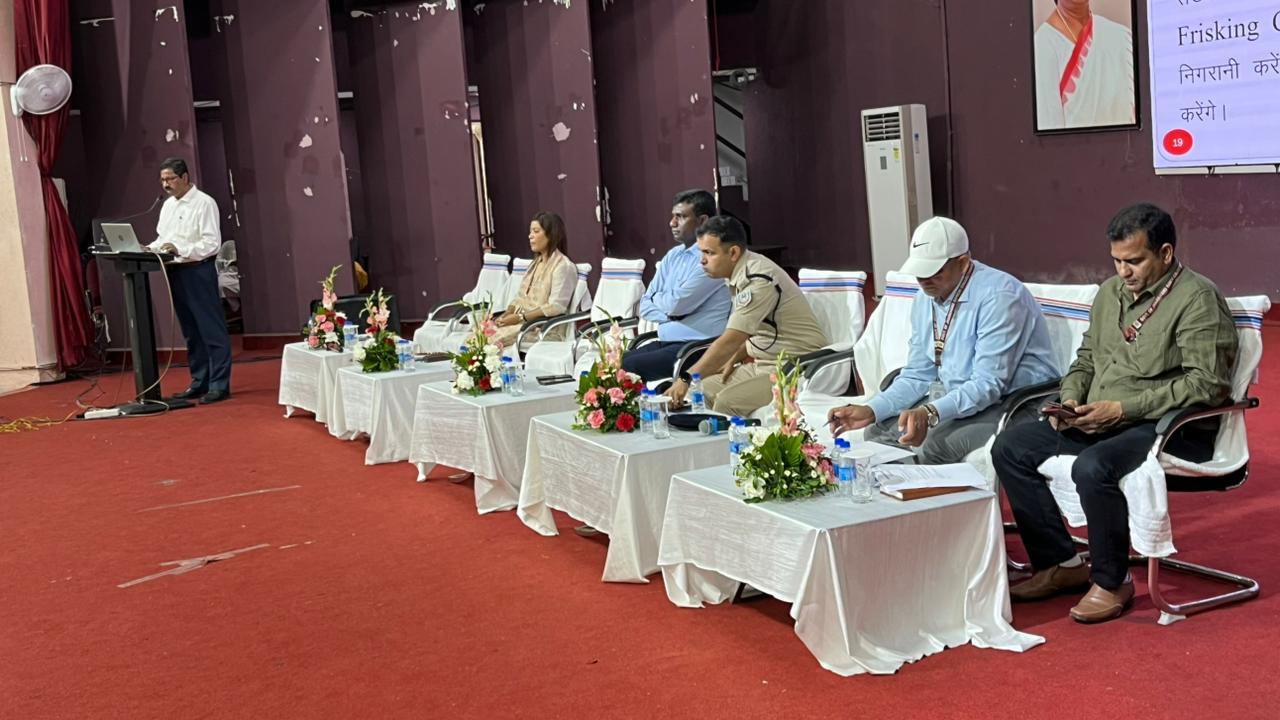 DC Ranchi Manjunath Bhajantri briefing for JSSC Excise Constable Exam 2026.