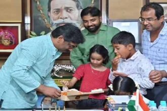 मुख्यमंत्री हेमन्त सोरेन ने इशांक सिंह को किया सम्मानित
