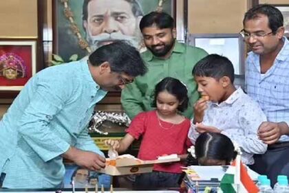मुख्यमंत्री हेमन्त सोरेन ने इशांक सिंह को किया सम्मानित