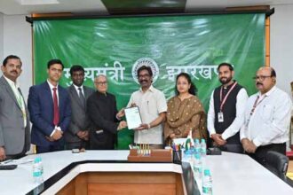 हेमन्त सोरेन ने किया स्व-गणना, जनगणना-2027 में बढ़-चढ़कर भागीदारी की अपील