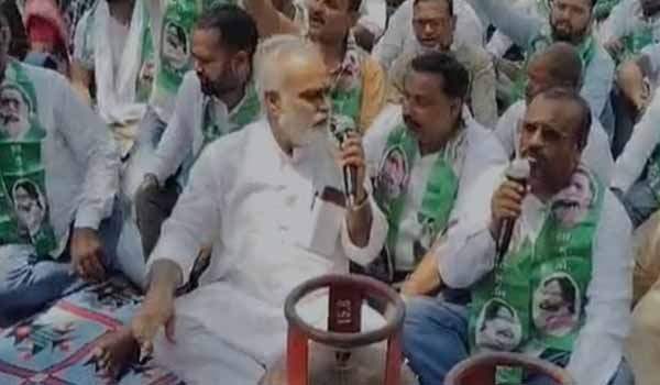 गैस सिलेंडर की बढ़ती कीमतों पर JMM का हल्लाबोल