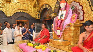 Hemant Soren's Shirdi Visit: Hemant Soren arrives in Shirdi; bows his head at the feet of Sai Baba.