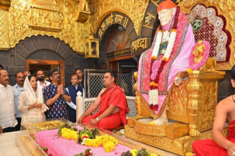 Hemant Soren's Shirdi Visit: Hemant Soren arrives in Shirdi; bows his head at the feet of Sai Baba.