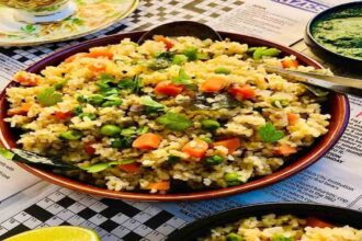 Healthy Breakfast Recipe: Vegetable Dalia Upma – Packed with flavor and nutrition.