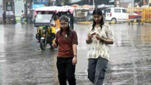 Weather Alert Today: Risk of heavy rain in several states, including Delhi.