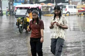 Weather Alert Today: Risk of heavy rain in several states, including Delhi.