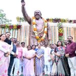 Ranchi News: Hemant Soren gets emotional on the first death anniversary of 'Dishom Guru' Shibu Soren.