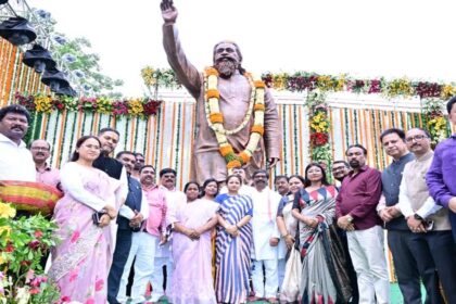 Ranchi News: Hemant Soren gets emotional on the first death anniversary of 'Dishom Guru' Shibu Soren.