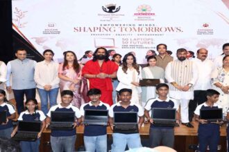 Actress Shivani Sharma ने की शिवानीशर्मा फाउंडेशन की शुरुआत, मुंबई में 50 बच्चों को मिला लैपटॉप