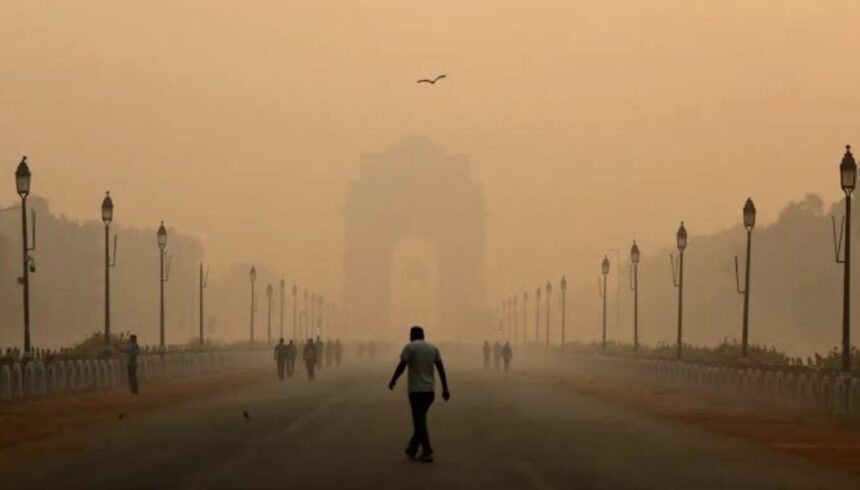 Delhi Pollution: दिल्ली की हवा हुई खराब, प्रदूषण रोकने के लिए GRAP का पहला चरण लागू
