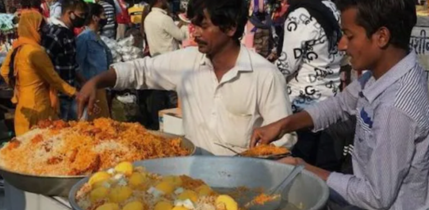 Delhi Sweet Shop Inspection: मिठाई की दुकानों में कीड़े और गंदगी के निशान, दिल्ली सरकार ने तेज की जांच