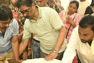 Rupi Soren Last Rites: Last rites of Hemant Soren's mother, Rupi Soren, performed.